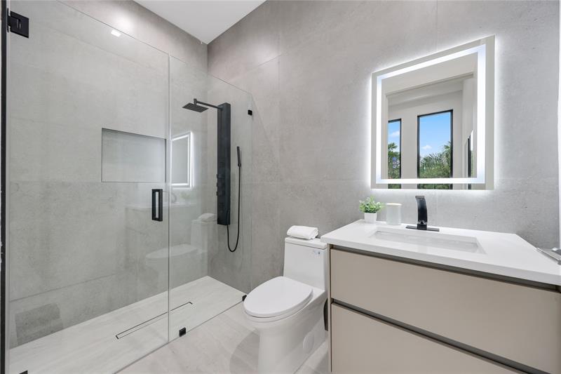 Image 14 of 39 For 8795 Valencia Ct