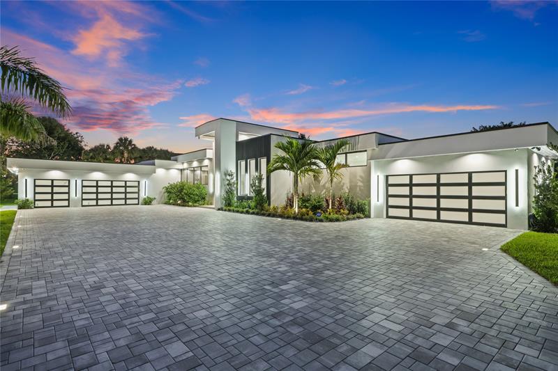 Image 2 of 39 For 8795 Valencia Ct