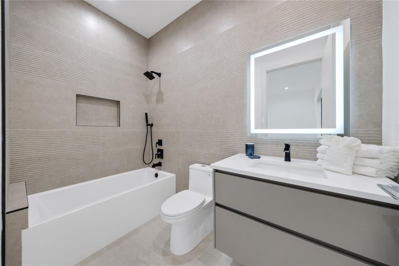 Image 25 of 39 For 8795 Valencia Ct