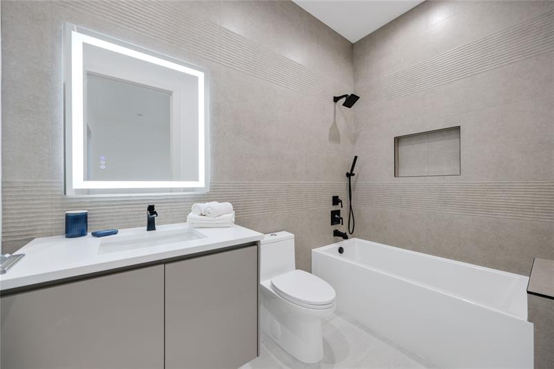 Image 27 of 39 For 8795 Valencia Ct