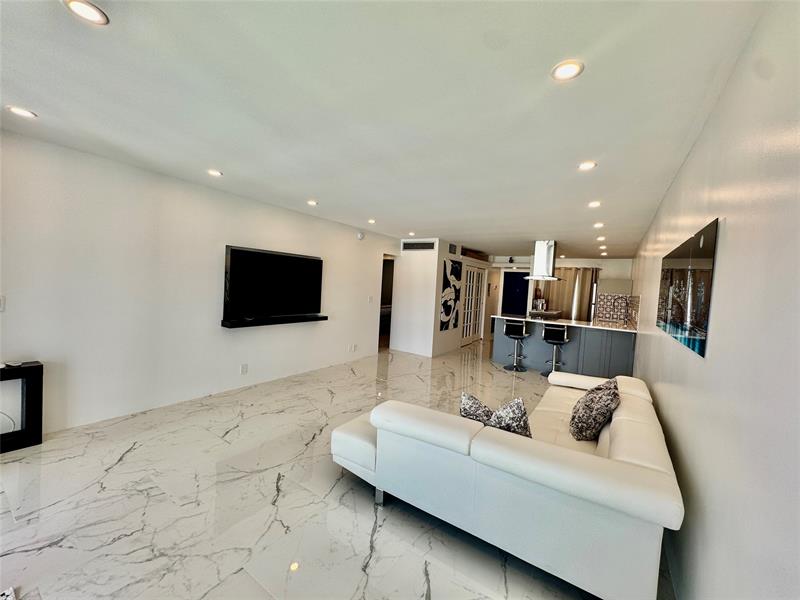 Image 9 of 17 For 4100 Tivoli Ct  201