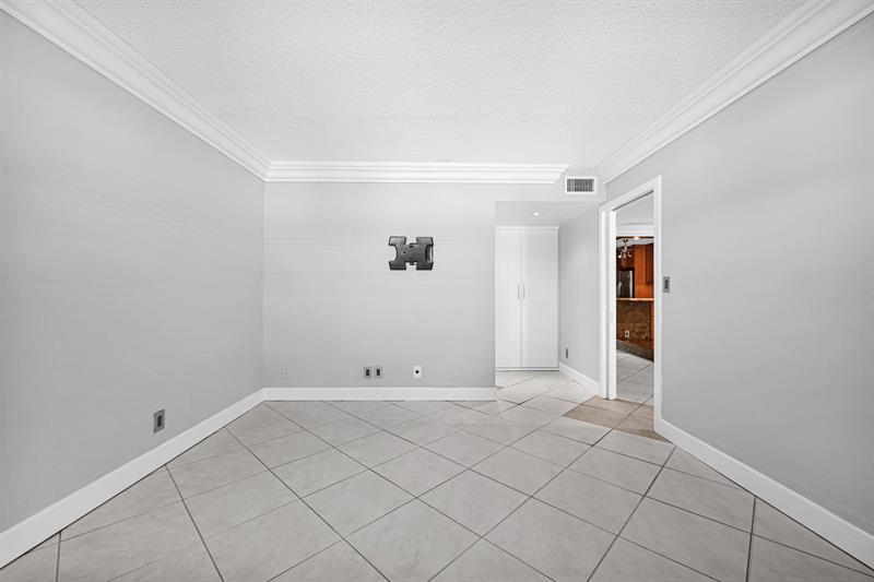 Image 15 of 31 For 1775 Andrews Sq  308w