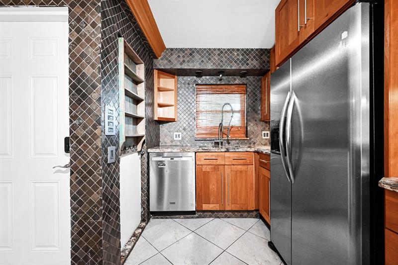 Image 8 of 31 For 1775 Andrews Sq  308w