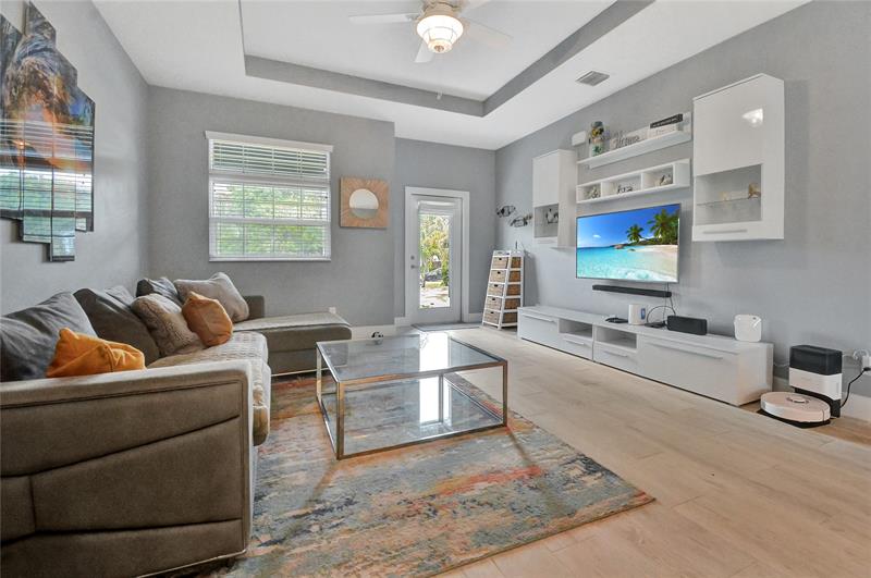 Image 10 of 36 For 4796 Horizon Ave