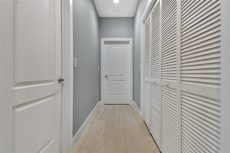 Image 15 of 36 For 4796 Horizon Ave
