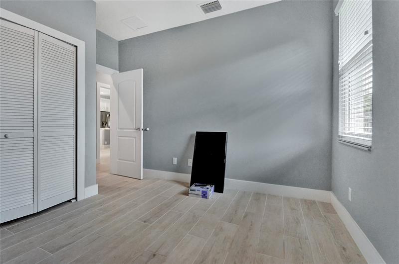 Image 17 of 36 For 4796 Horizon Ave