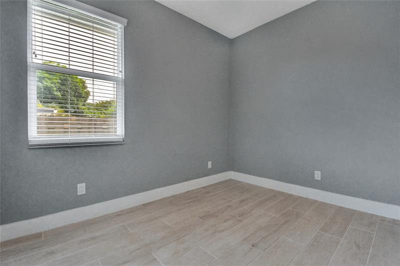 Image 18 of 36 For 4796 Horizon Ave