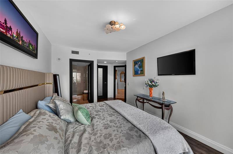 Image 26 of 66 For 2845 9th St  806