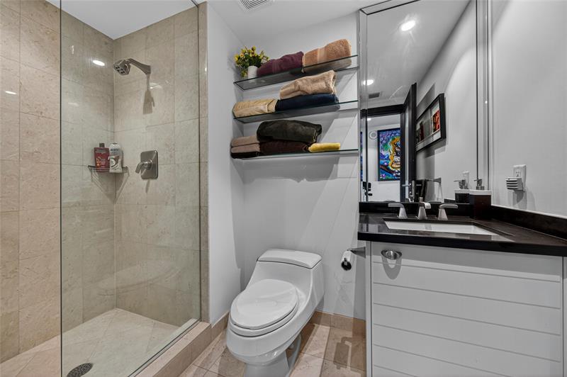 Image 31 of 66 For 2845 9th St  806