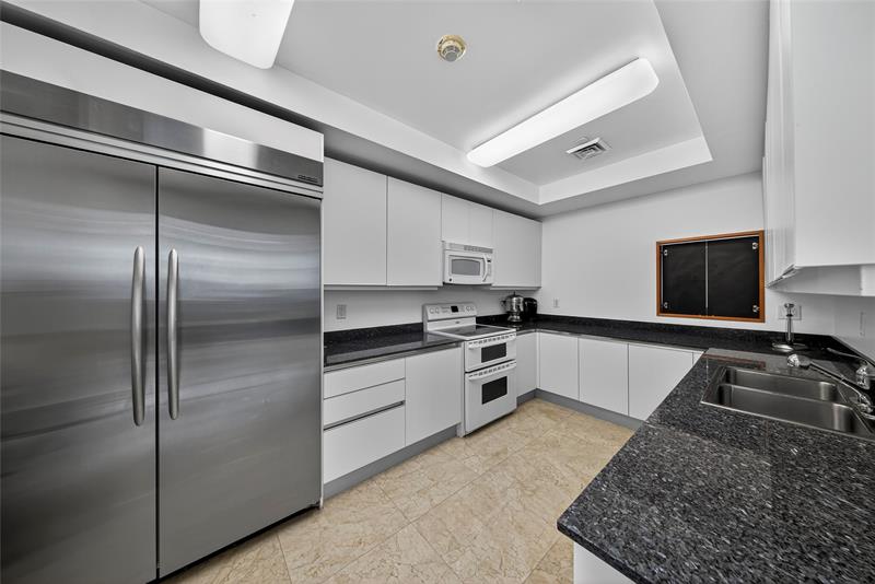Image 60 of 66 For 2845 9th St  806