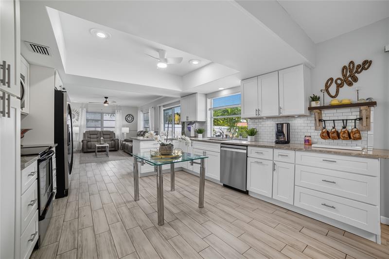 Image 18 of 40 For 7505 40th Pl