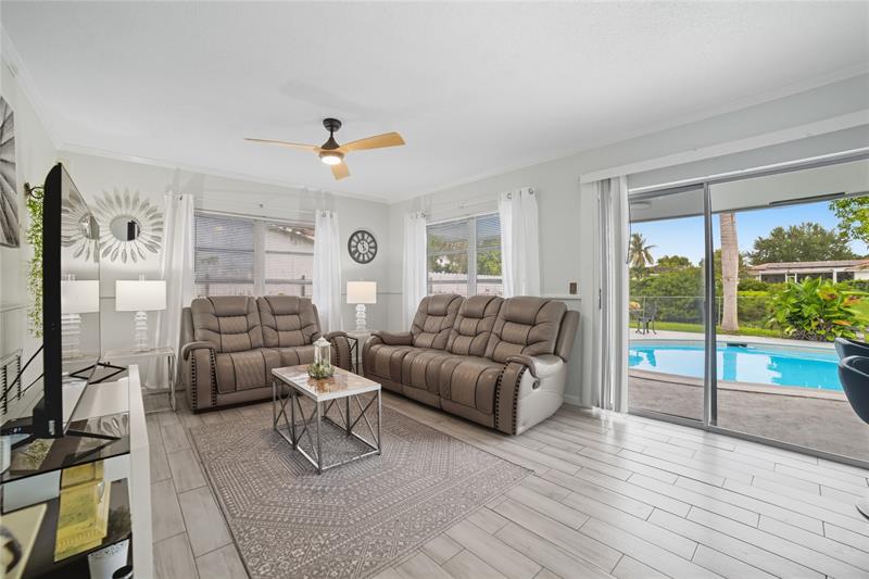 Image 23 of 40 For 7505 40th Pl