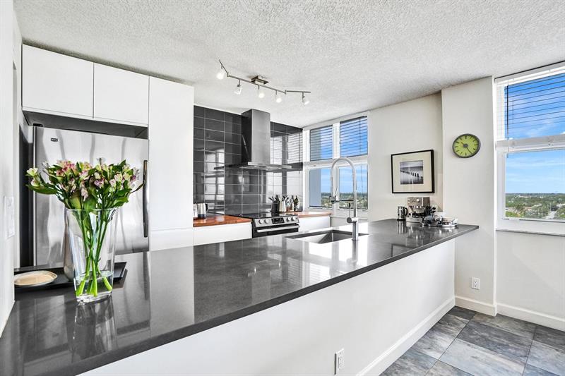 Image 3 of 84 For 800 20th Ave  915