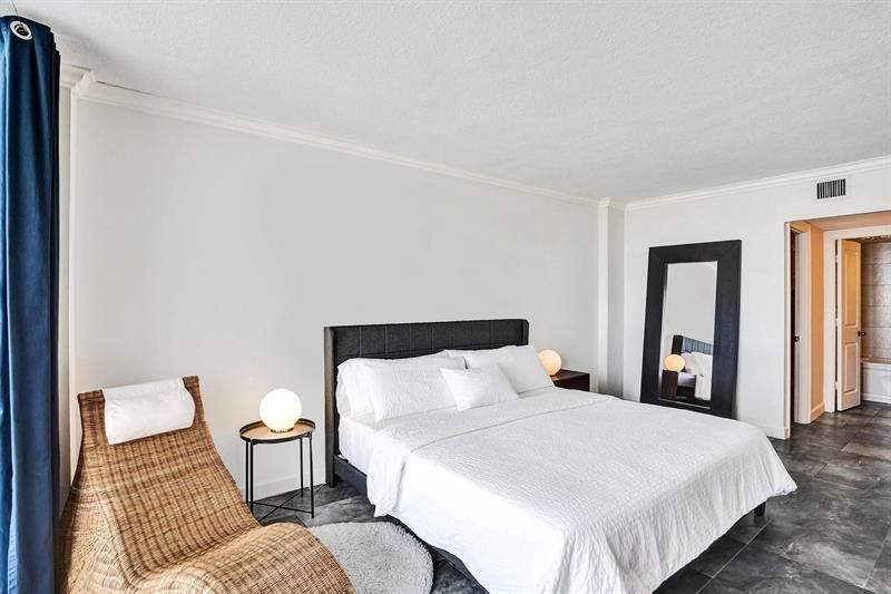 Image 39 of 84 For 800 20th Ave  915