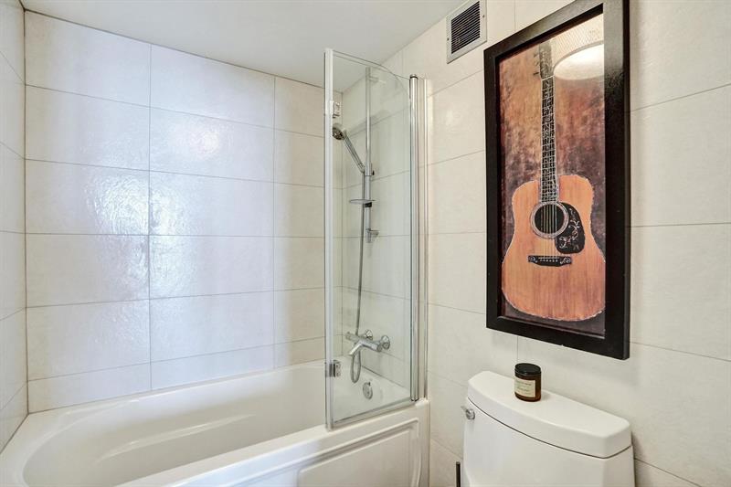 Image 42 of 84 For 800 20th Ave  915