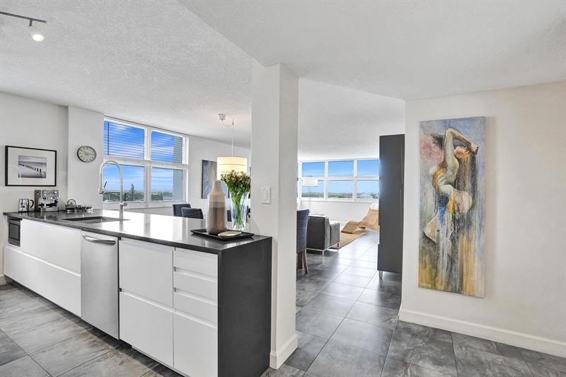 Image 5 of 84 For 800 20th Ave  915