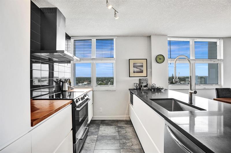 Image 7 of 84 For 800 20th Ave  915