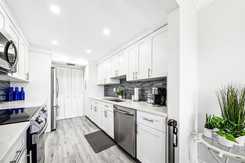 Image 11 of 25 For 859 Jeffery Street  6090