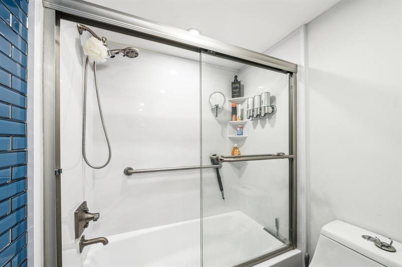 Image 16 of 25 For 859 Jeffery Street  6090