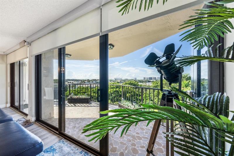 Image 18 of 25 For 859 Jeffery Street  6090