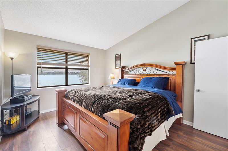 Image 20 of 45 For 2112 Congressional Way  2112