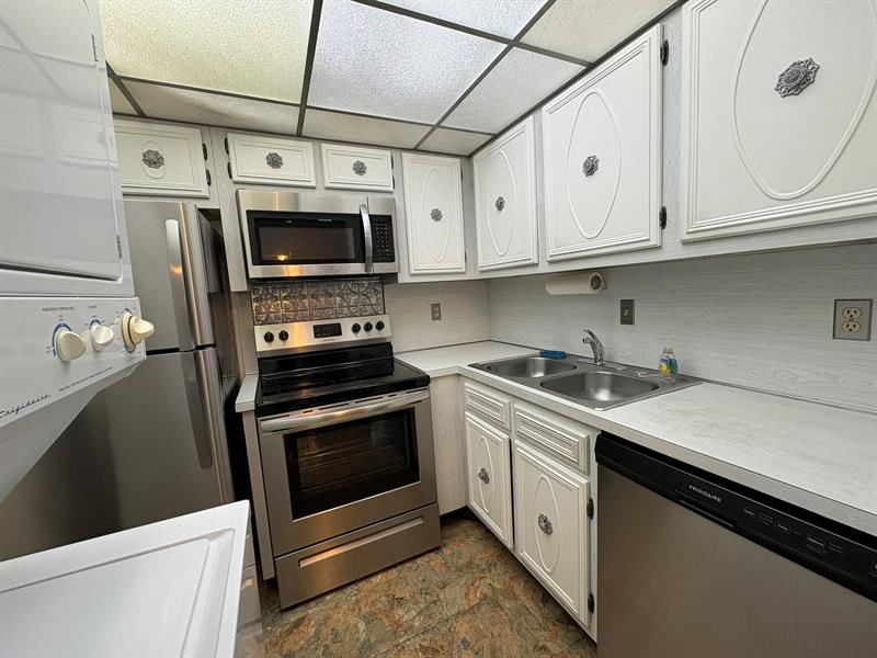 Image 3 of 9 For 120 Cypress Club Dr  234