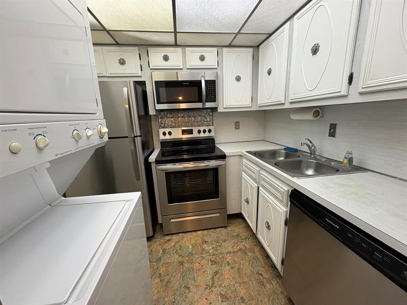 Image 4 of 9 For 120 Cypress Club Dr  234