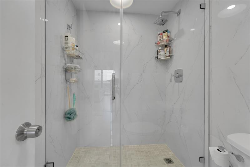 Image 17 of 29 For 6000 Ocean Blvd  6e