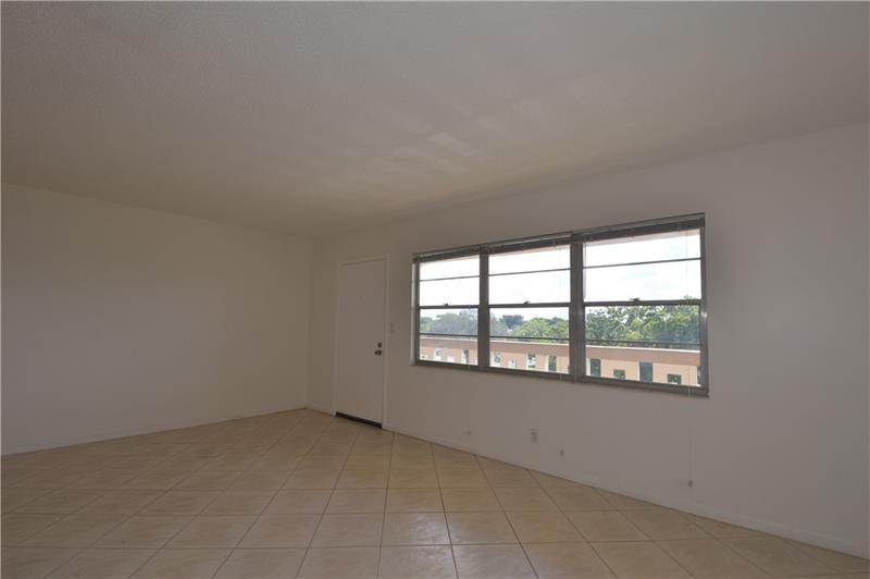 Image 10 of 28 For 2801 Victoria Way  J4