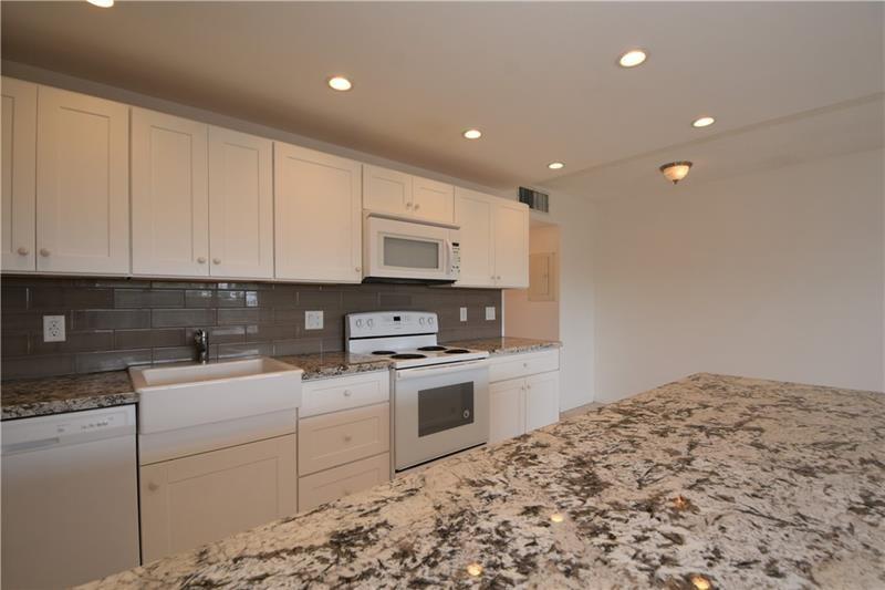 Image 2 of 28 For 2801 Victoria Way  J4