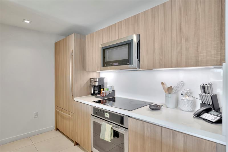 Image 10 of 40 For 401 Birch Rd  504