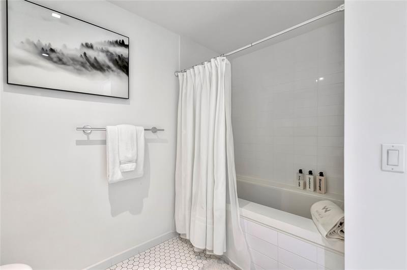 Image 33 of 40 For 401 Birch Rd  504