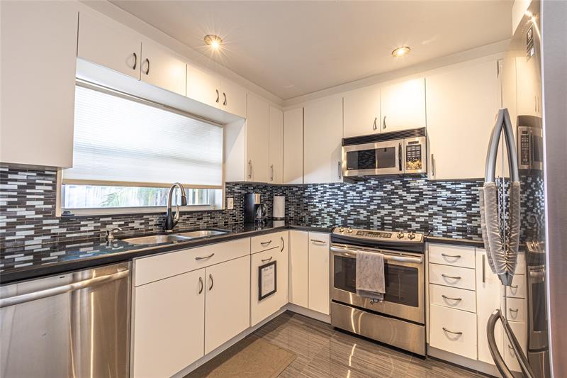 Image 7 of 22 For 9871 2nd Court