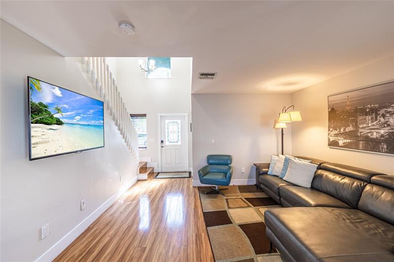 Image 8 of 22 For 9871 2nd Court