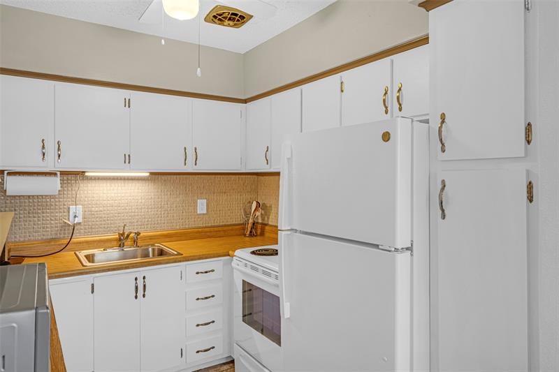 Image 18 of 45 For 1000 11th Ave  #2e