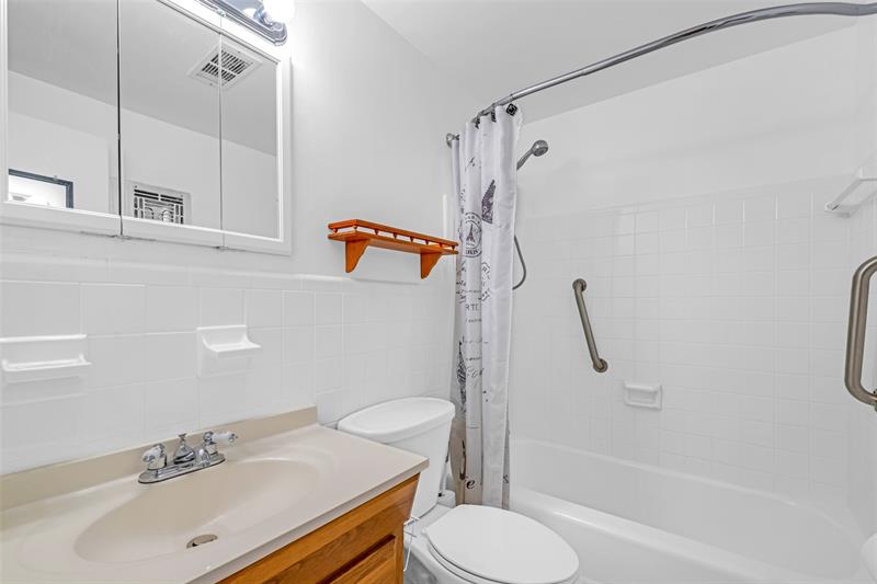 Image 21 of 45 For 1000 11th Ave  #2e