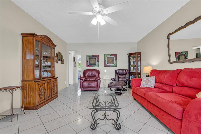 Image 8 of 45 For 1000 11th Ave  #2e