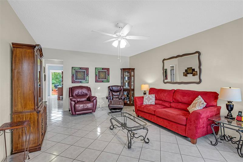 Image 9 of 45 For 1000 11th Ave  #2e