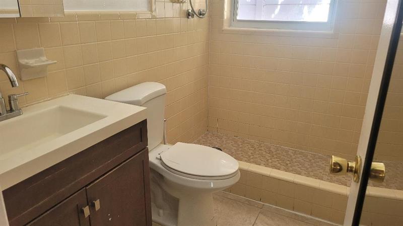 Image 5 of 6 For 728 19th Ave