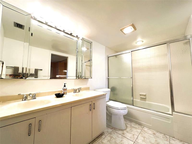 Image 10 of 38 For 2902 Victoria Circle  E-3