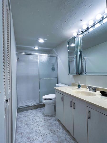 Image 16 of 38 For 2902 Victoria Circle  E-3