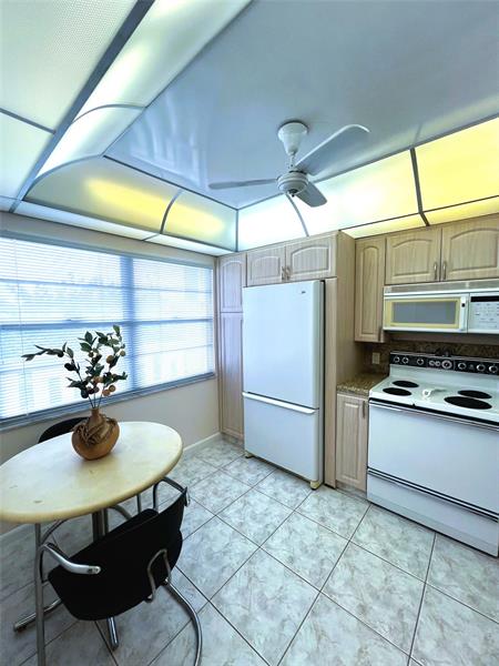 Image 22 of 38 For 2902 Victoria Circle  E-3