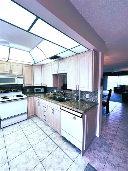 Image 23 of 38 For 2902 Victoria Circle  E-3