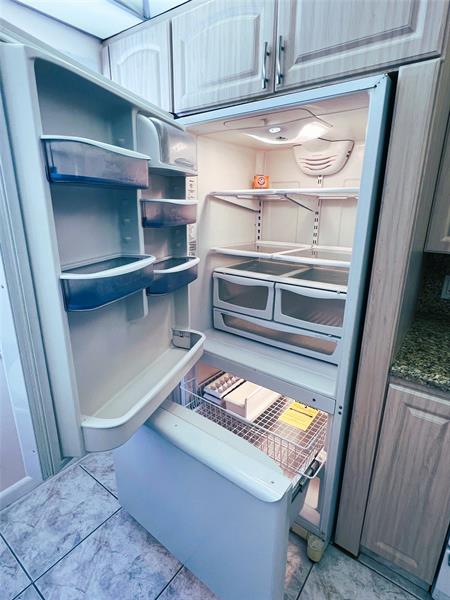 Image 25 of 38 For 2902 Victoria Circle  E-3