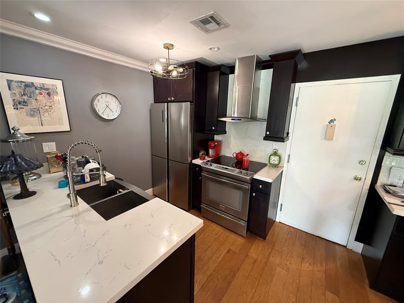 Image 6 of 18 For 3212 12th St  303