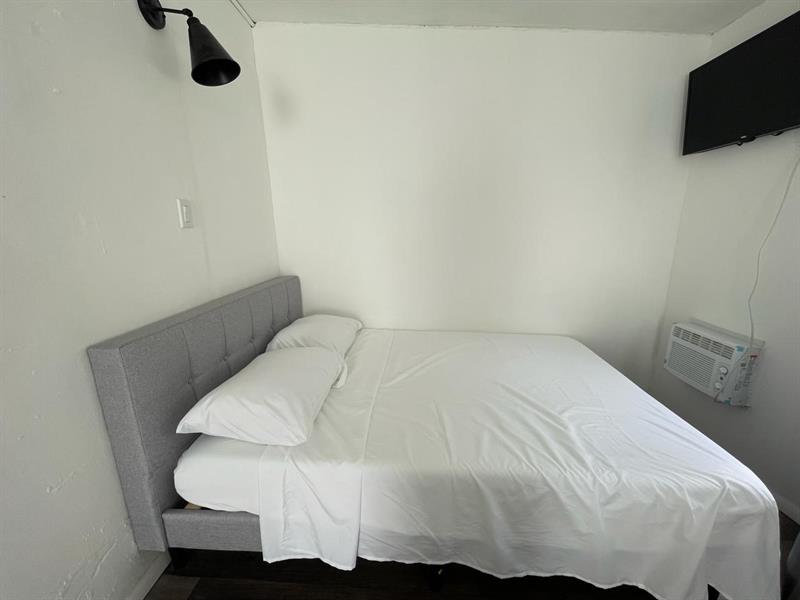 Image 4 of 9 For 6602 19th Ct # B