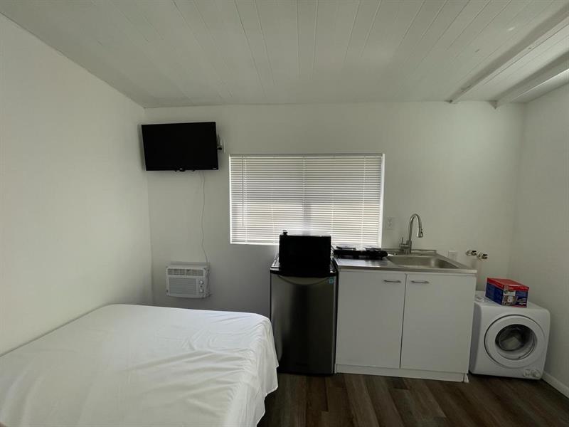 Image 5 of 9 For 6602 19th Ct # B