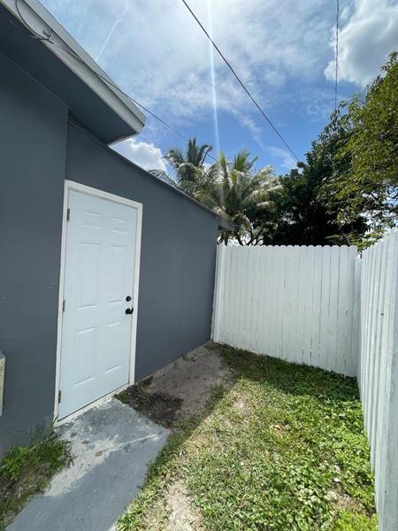 Image 8 of 9 For 6602 19th Ct # B