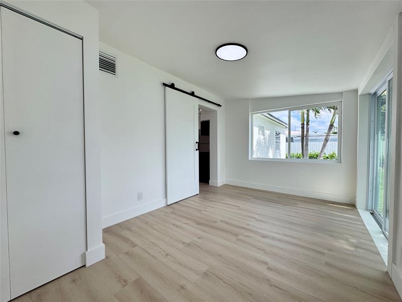 Image 11 of 30 For 1008 Mango Isle