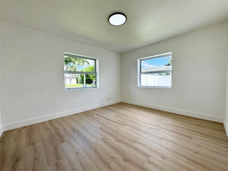 Image 15 of 30 For 1008 Mango Isle